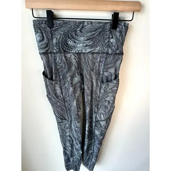 Lululemon Fast & Free Tight 25" *Non-Reflective Nulux Size 4 - Picture 6 of 8